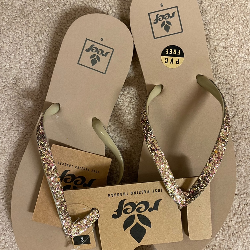 Reef size 9 stargazer gold top flip flops! Brand new never worn!!